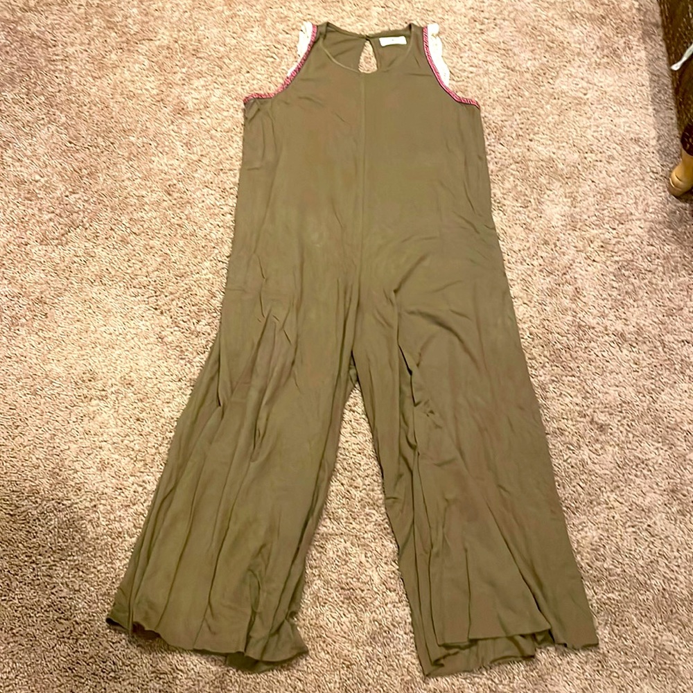 Womens natural life romper with shoulder trim size s/m olive green pants